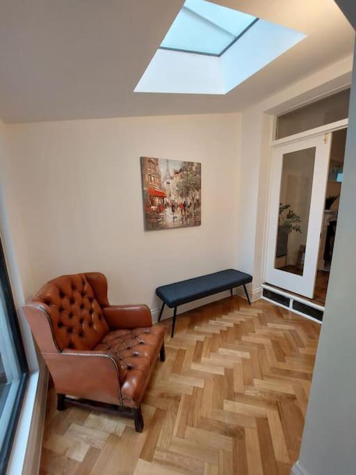 Large Newly Refurbished House Close To Harbour Бристоль Экстерьер фото